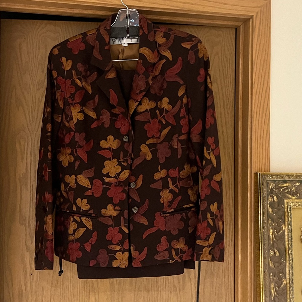 Noviello Bloom Suit Skirt and Jacket Blazer